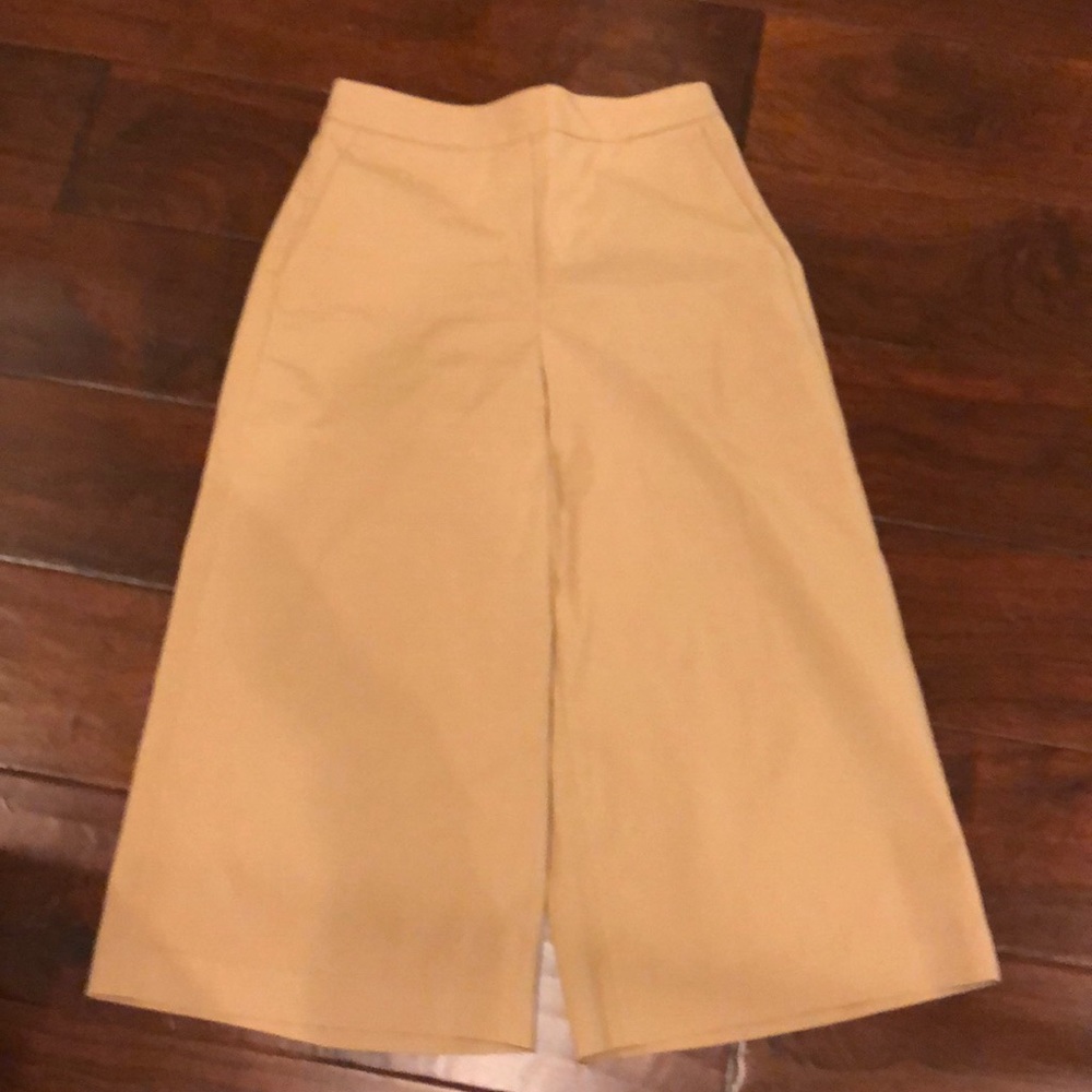 Aritzia wide leg cropped pants (khaki) size 2